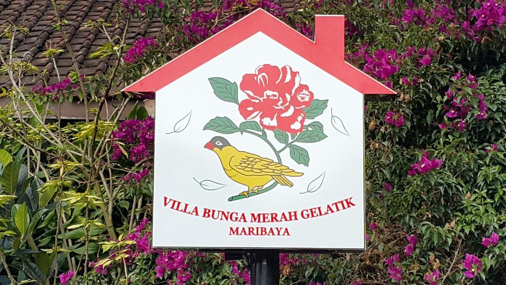 Vila Bunga Merah Gelatik Lembang Exterior foto