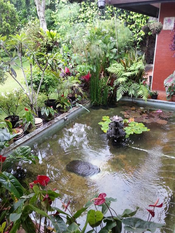 Vila Bunga Merah Gelatik Lembang Exterior foto