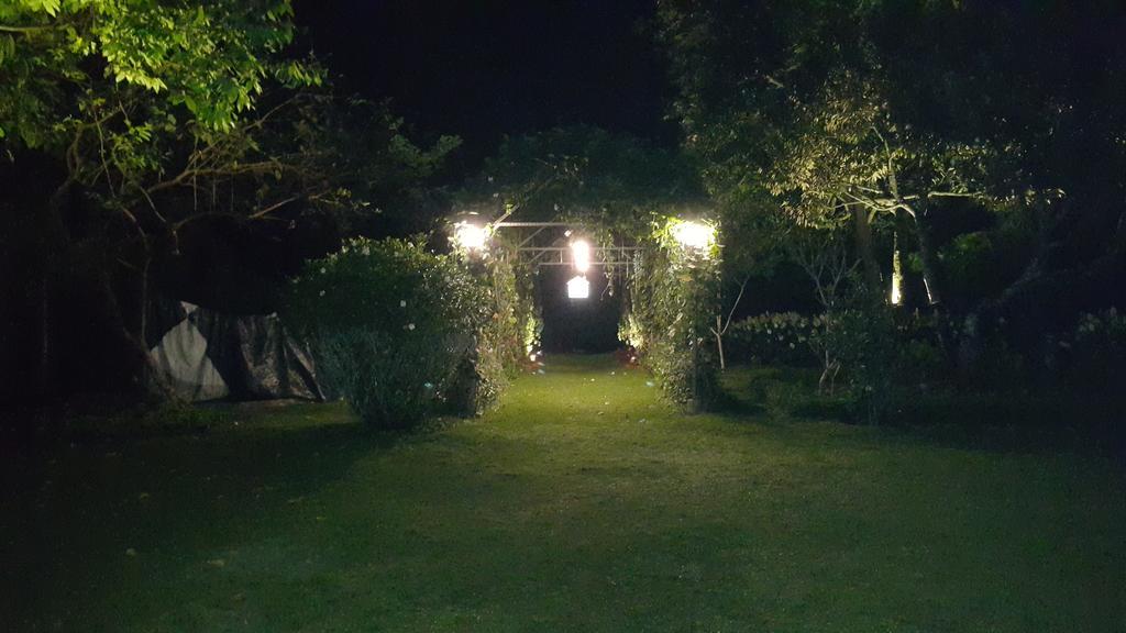 Vila Bunga Merah Gelatik Lembang Exterior foto