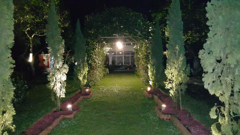 Vila Bunga Merah Gelatik Lembang Exterior foto