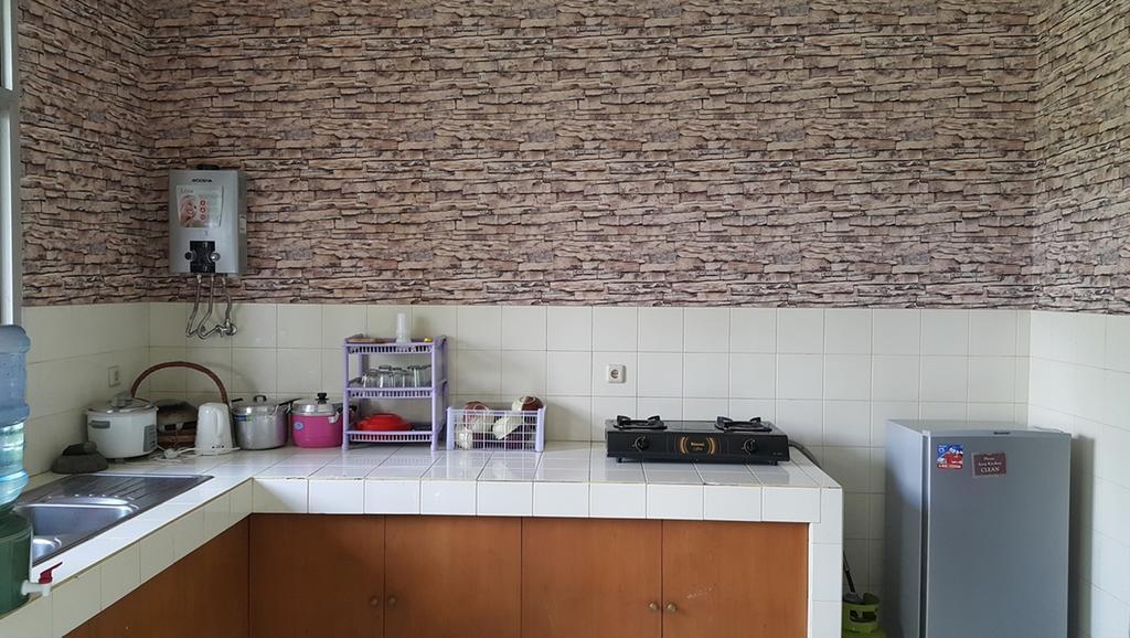 Vila Bunga Merah Gelatik Lembang Exterior foto