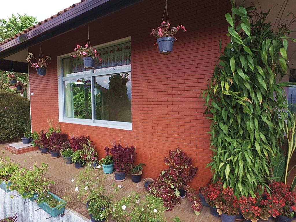 Vila Bunga Merah Gelatik Lembang Exterior foto