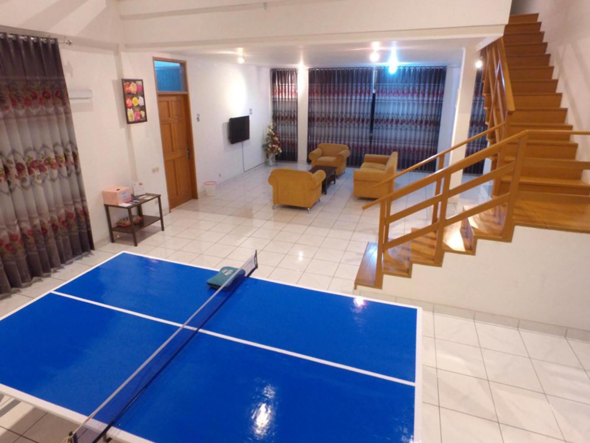 Vila Bunga Merah Gelatik Lembang Exterior foto