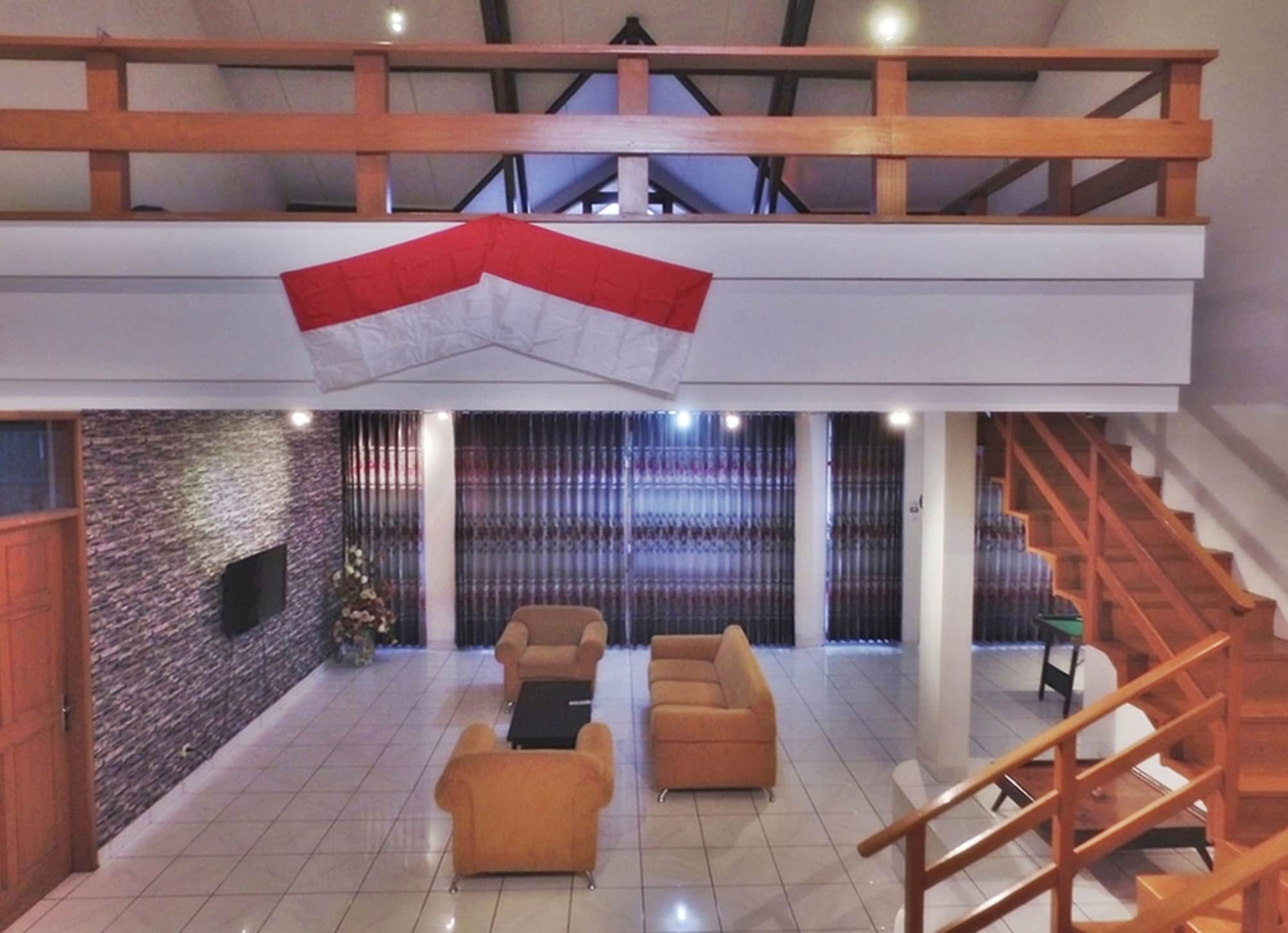 Vila Bunga Merah Gelatik Lembang Exterior foto