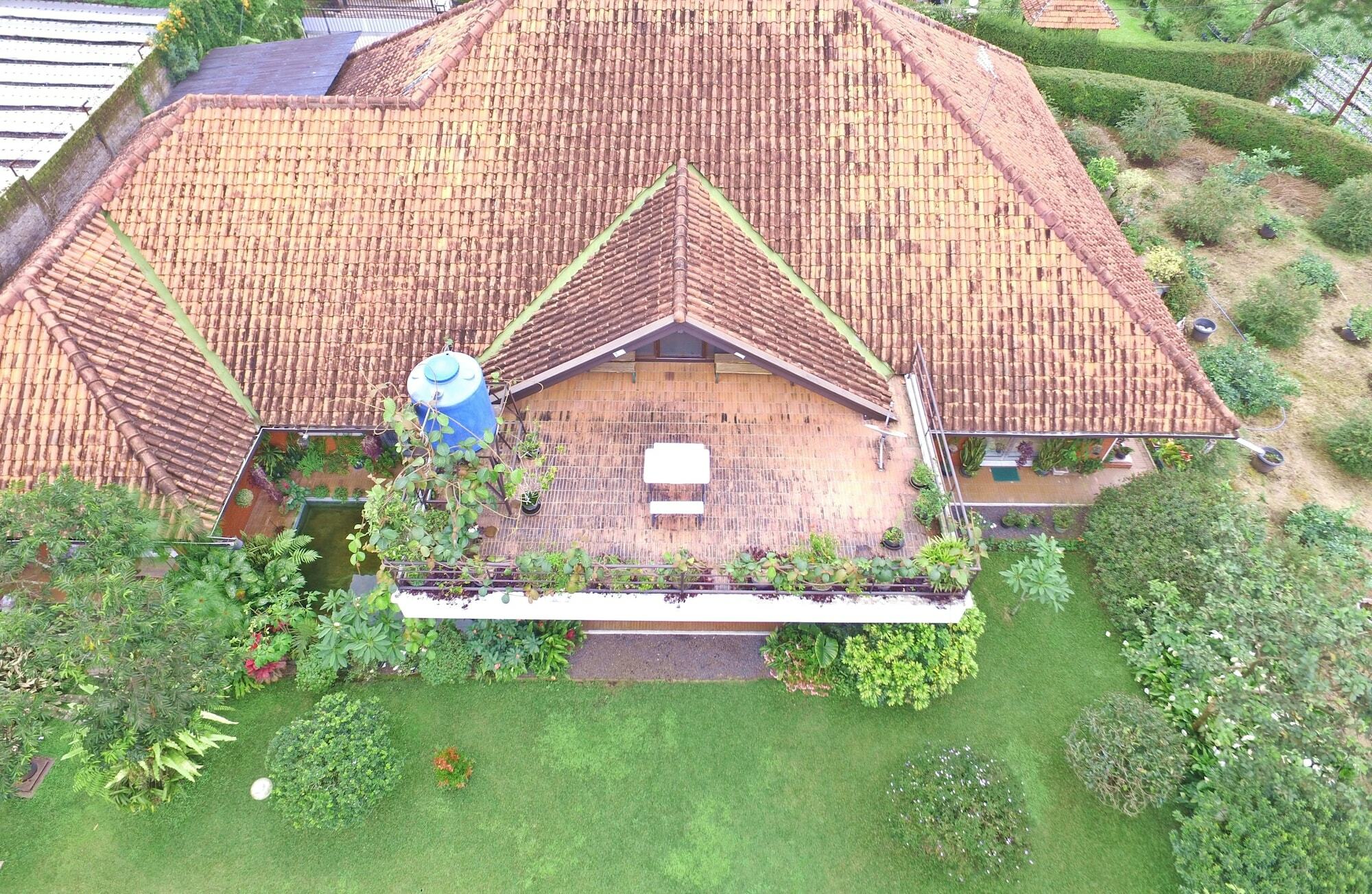 Vila Bunga Merah Gelatik Lembang Exterior foto