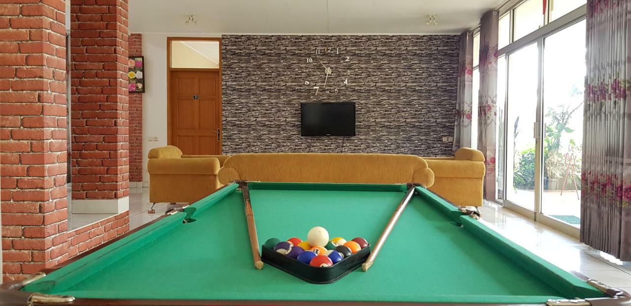 Vila Bunga Merah Gelatik Lembang Exterior foto