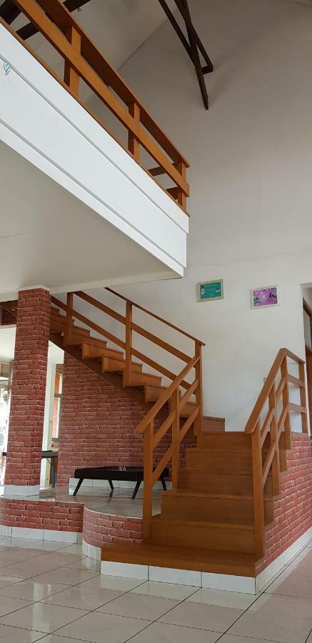 Vila Bunga Merah Gelatik Lembang Exterior foto