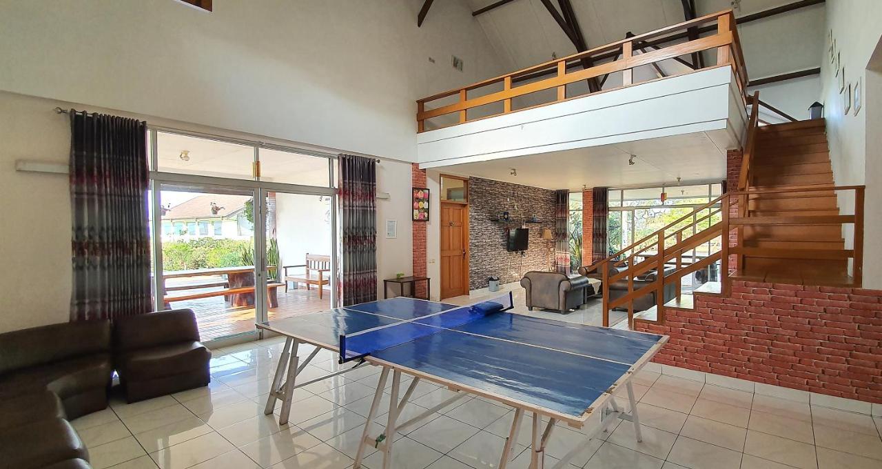 Vila Bunga Merah Gelatik Lembang Exterior foto